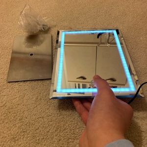 LED Vanity Mirror w Charger